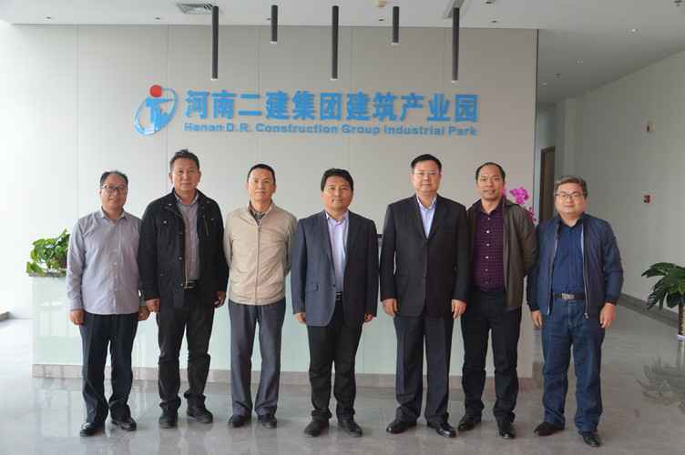 集团合影留念_副本.jpg 集团合影留念_副本.jpg